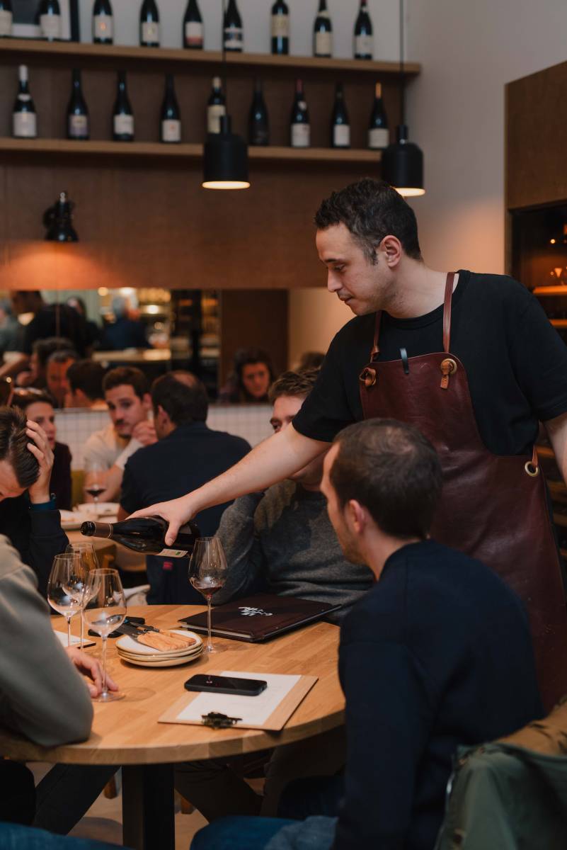 Dégustation de vins français et tapas à partager sur terrasse dans le 6ème arrondissement de Lyon